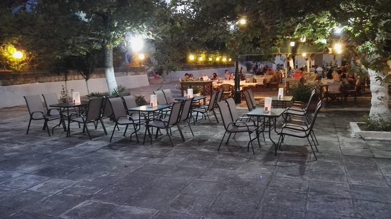 מת'וני Hotel Finikas מראה חיצוני תמונה